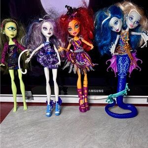 Lot of 4 Monster High Dolls for Parts, Clothes, and Accessories + Iris Clops